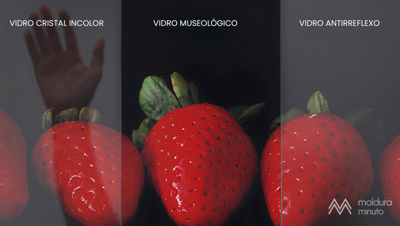 Comparativo visual entre os tipos de vidro (incolor, antirreflexo, museologico)